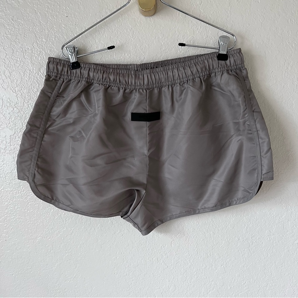 NWT Fear of God ESSENTIALS running shorts size XL - Picture 7 of 10